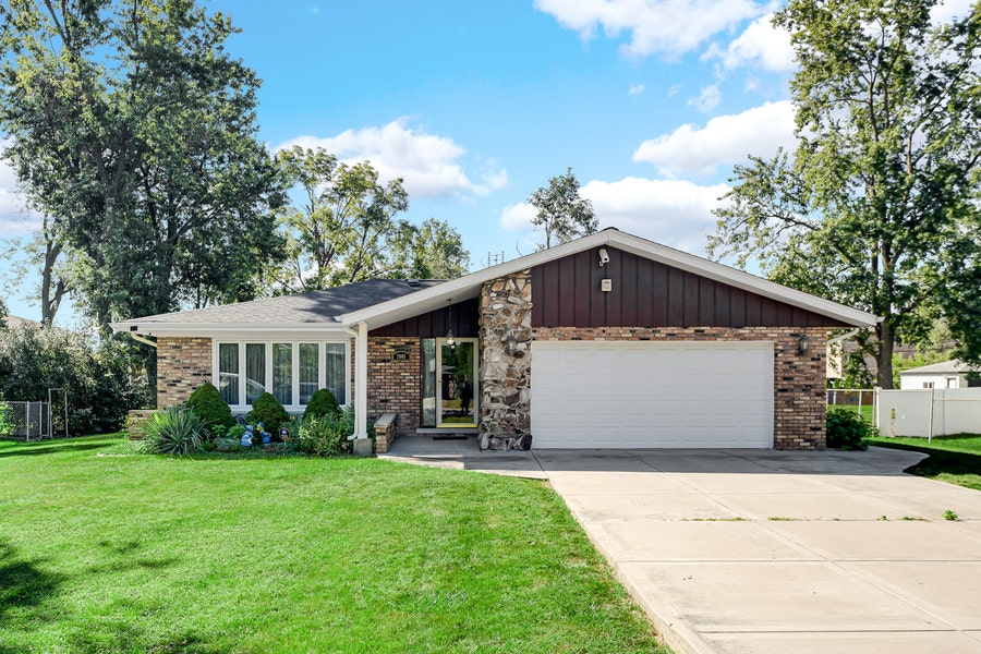 Property photo for 7903 W 102nd Street, Palos Hills, IL