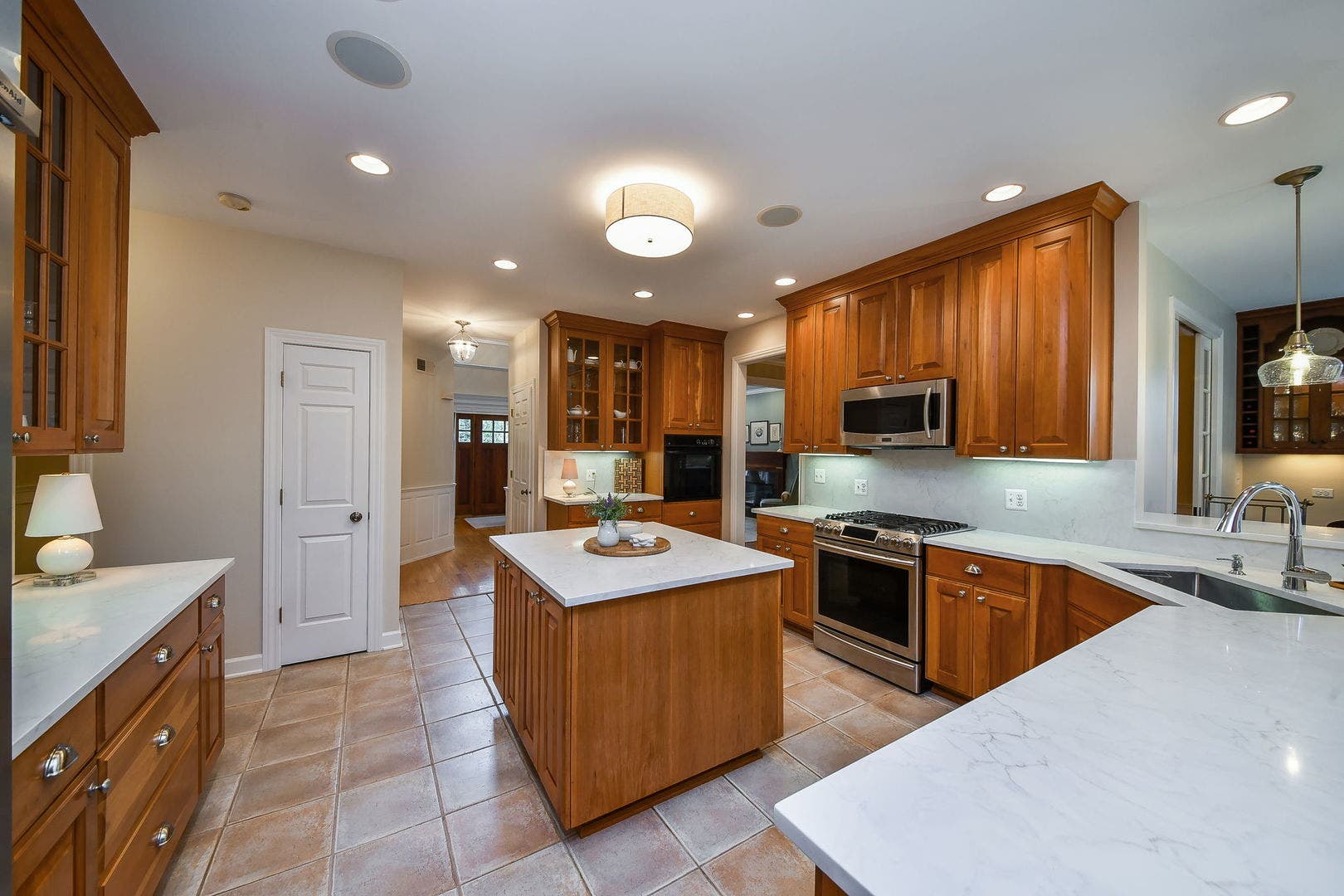 1028 Shady Lane, Glen Ellyn, IL 60137 1028 Shady Lane, Glen Ellyn, IL 60137