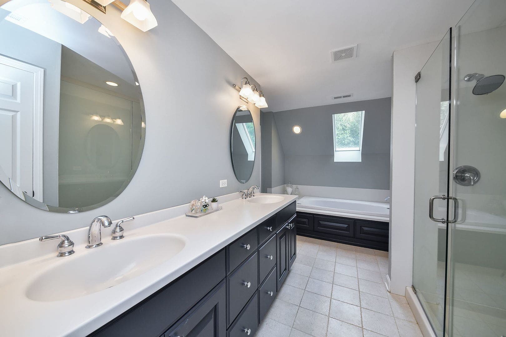 1028 Shady Lane, Glen Ellyn, IL 60137 1028 Shady Lane, Glen Ellyn, IL 60137