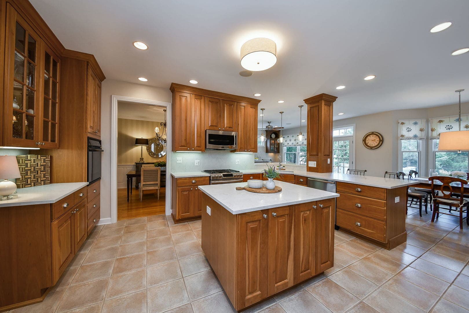 1028 Shady Lane, Glen Ellyn, IL 60137 1028 Shady Lane, Glen Ellyn, IL 60137