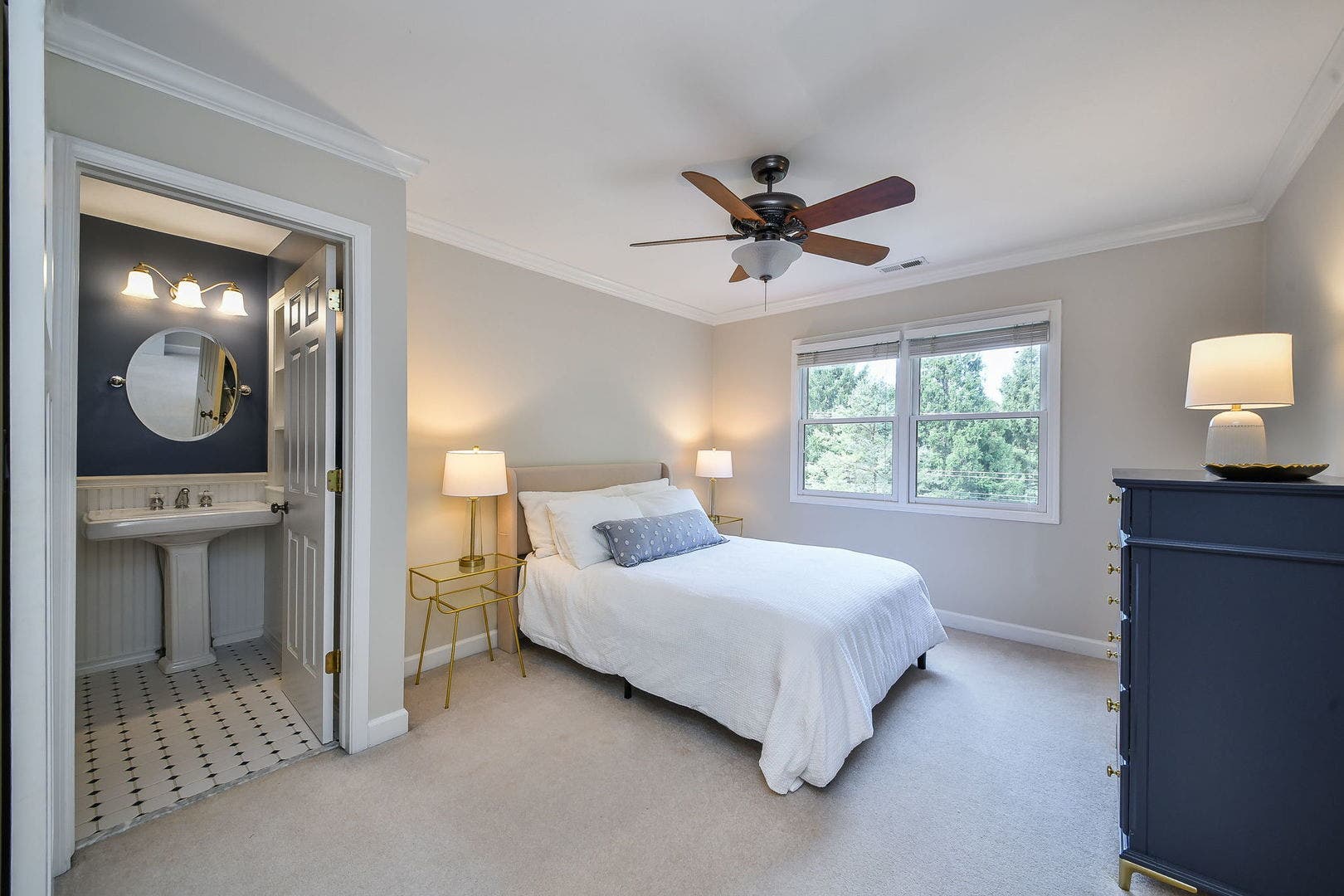 1028 Shady Lane, Glen Ellyn, IL 60137 1028 Shady Lane, Glen Ellyn, IL 60137