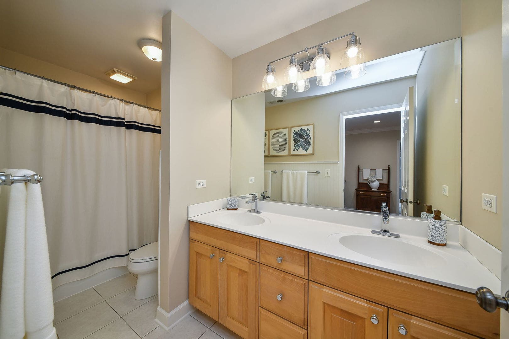 1028 Shady Lane, Glen Ellyn, IL 60137 1028 Shady Lane, Glen Ellyn, IL 60137
