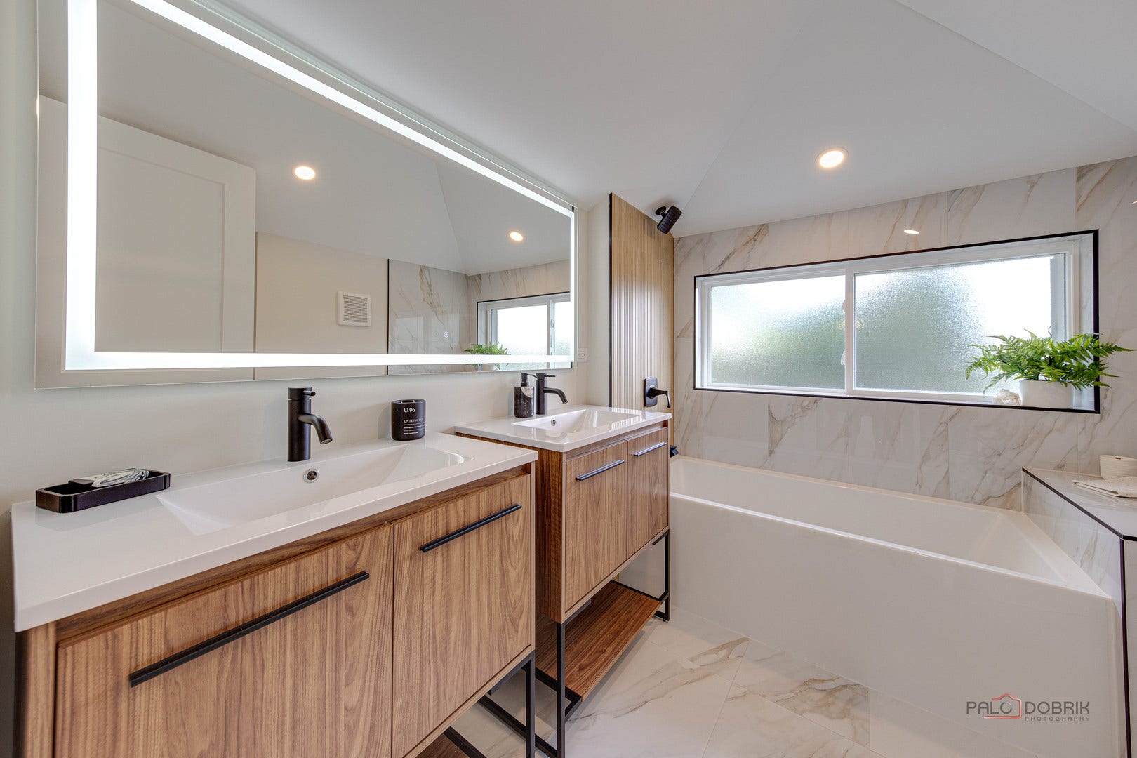 5748 W Eastwood Avenue, Chicago, IL 60630 5748 W Eastwood Avenue, Chicago, IL 60630