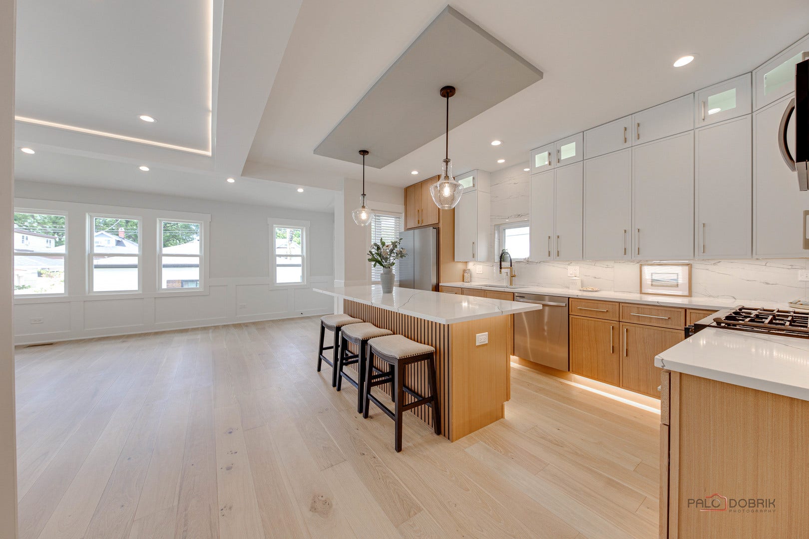 5748 W Eastwood Avenue, Chicago, IL 60630 5748 W Eastwood Avenue, Chicago, IL 60630