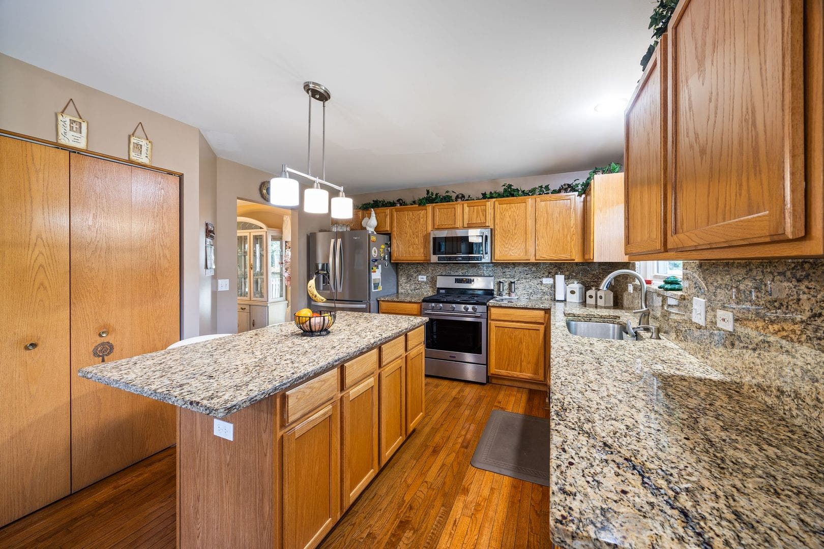 812 Honeysuckle Lane, Aurora, IL 60506