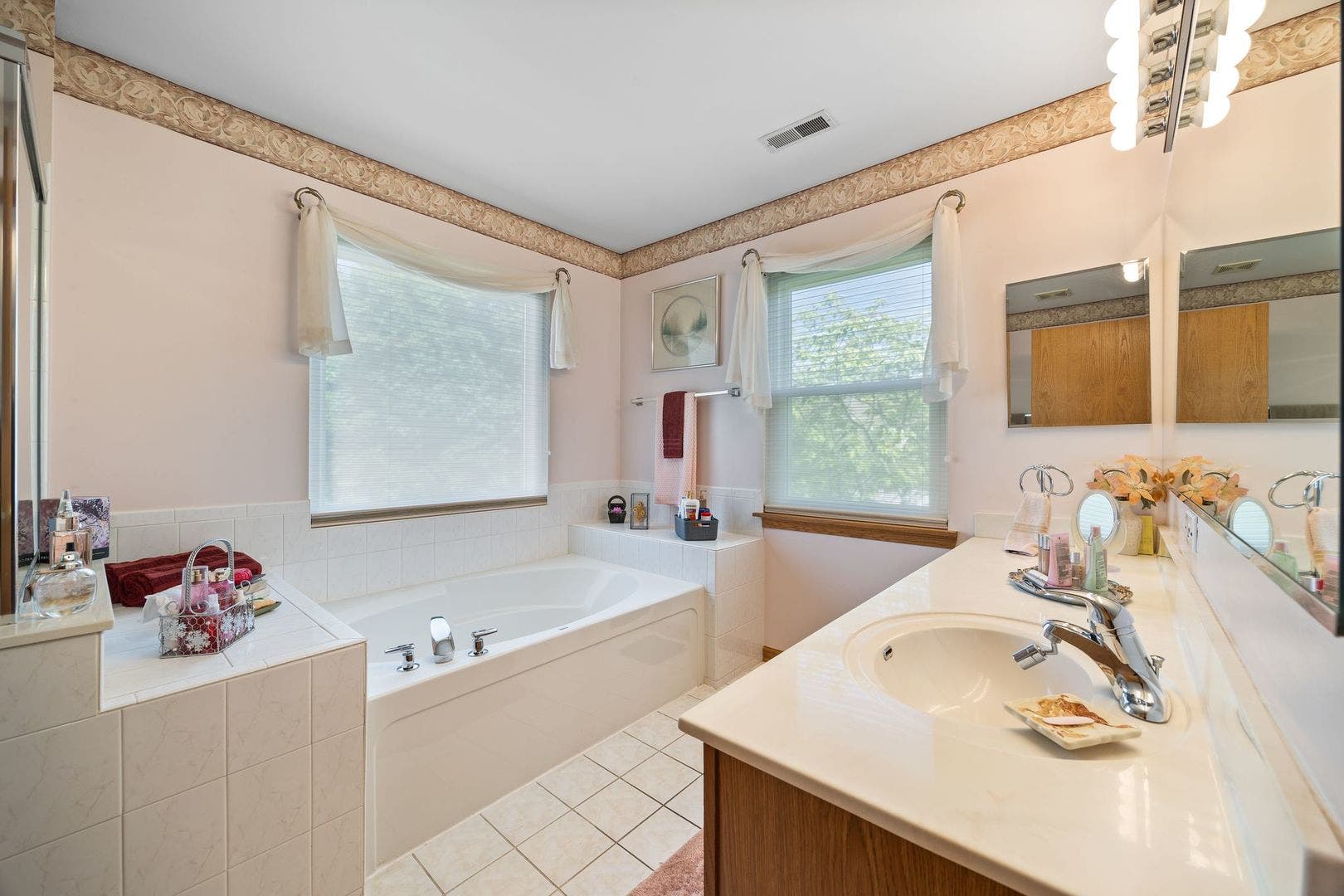 812 Honeysuckle Lane, Aurora, IL 60506
