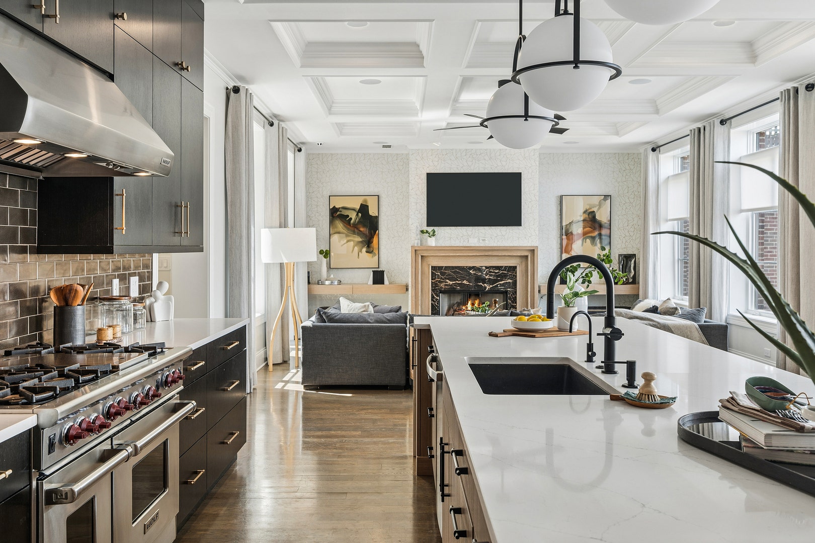 1630 W Surf Street, Chicago, IL 60657