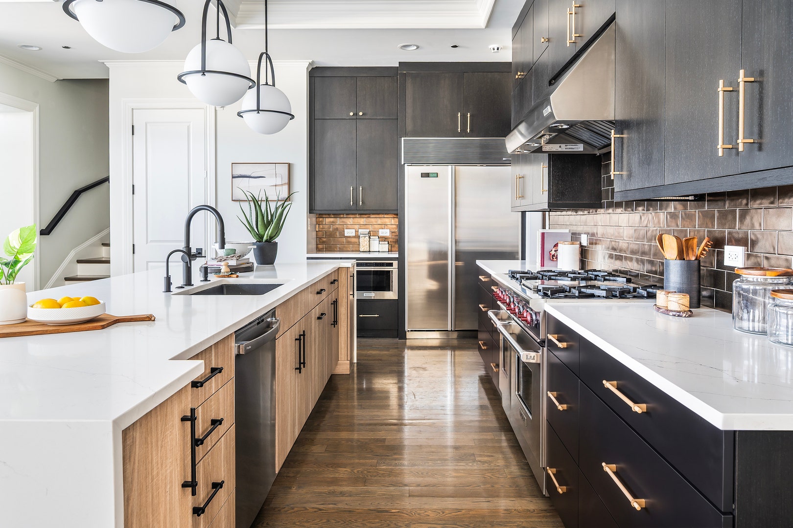 1630 W Surf Street, Chicago, IL 60657