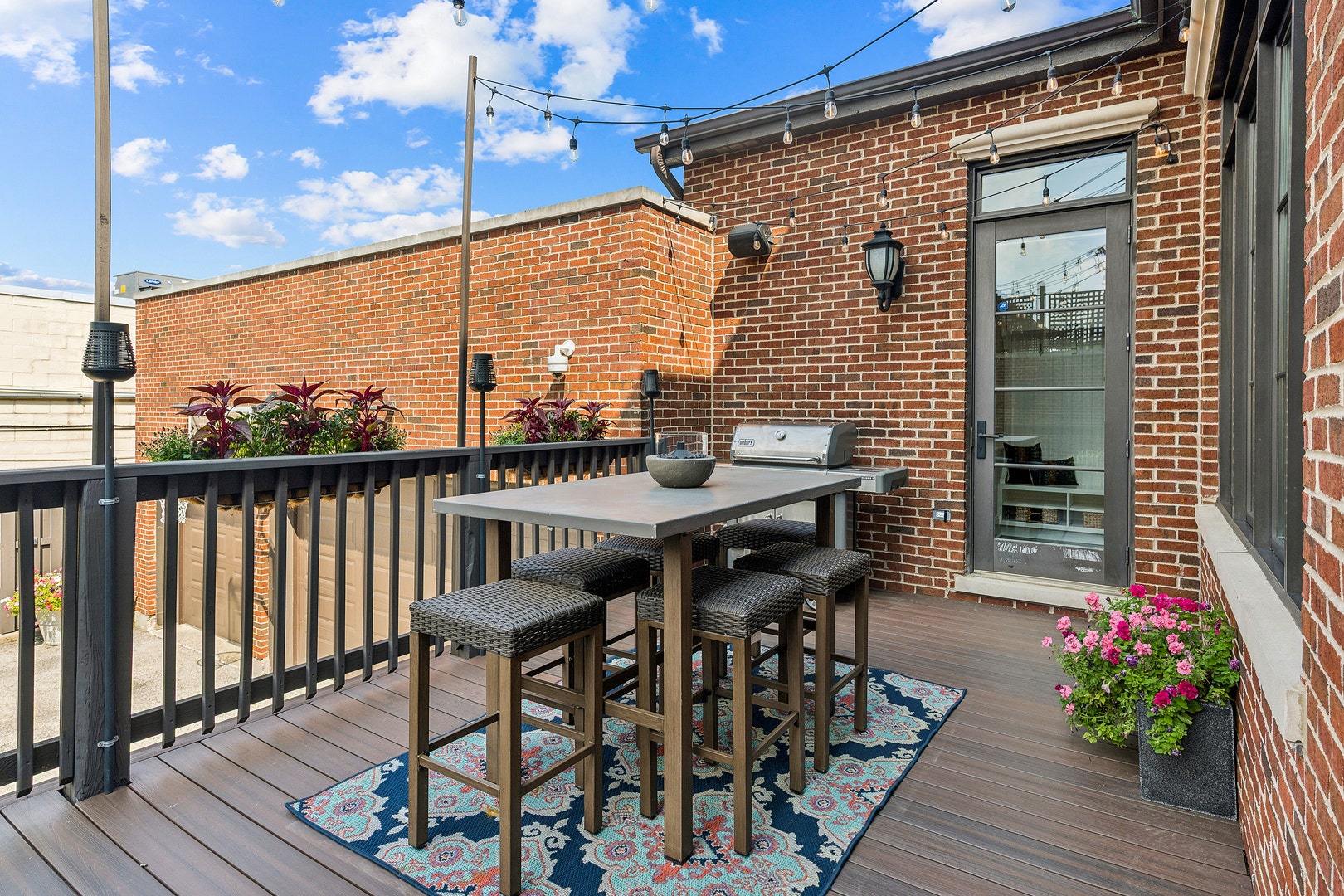 1630 W Surf Street, Chicago, IL 60657