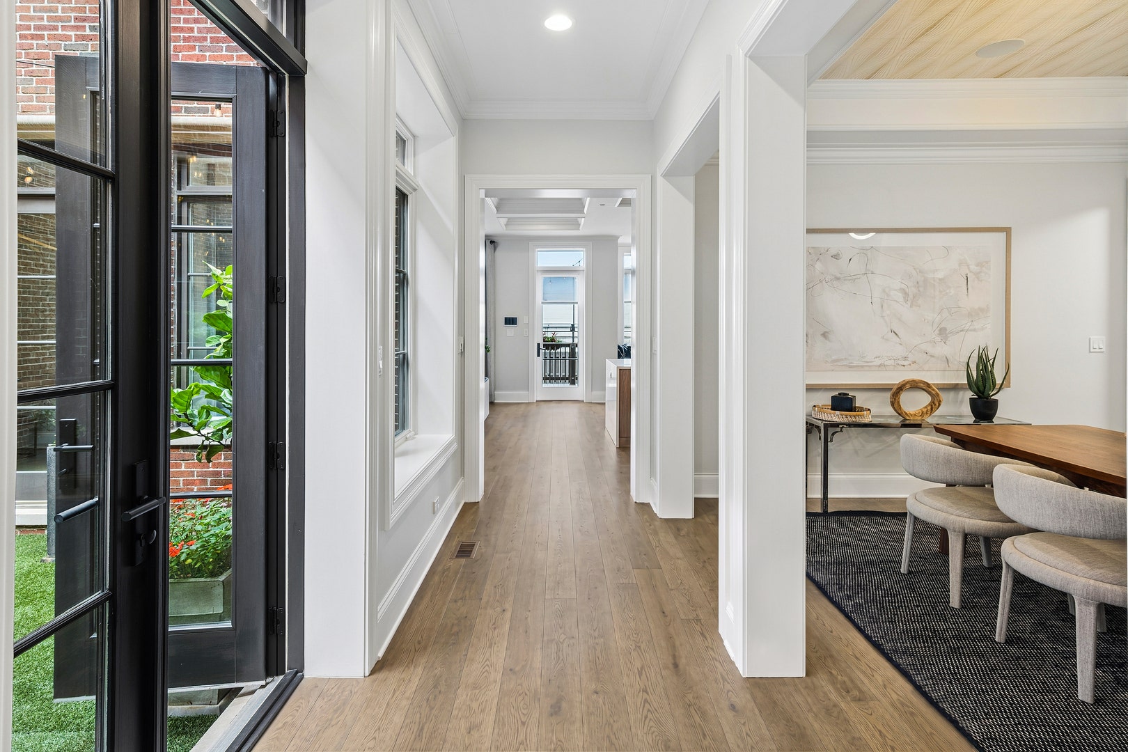 1630 W Surf Street, Chicago, IL 60657