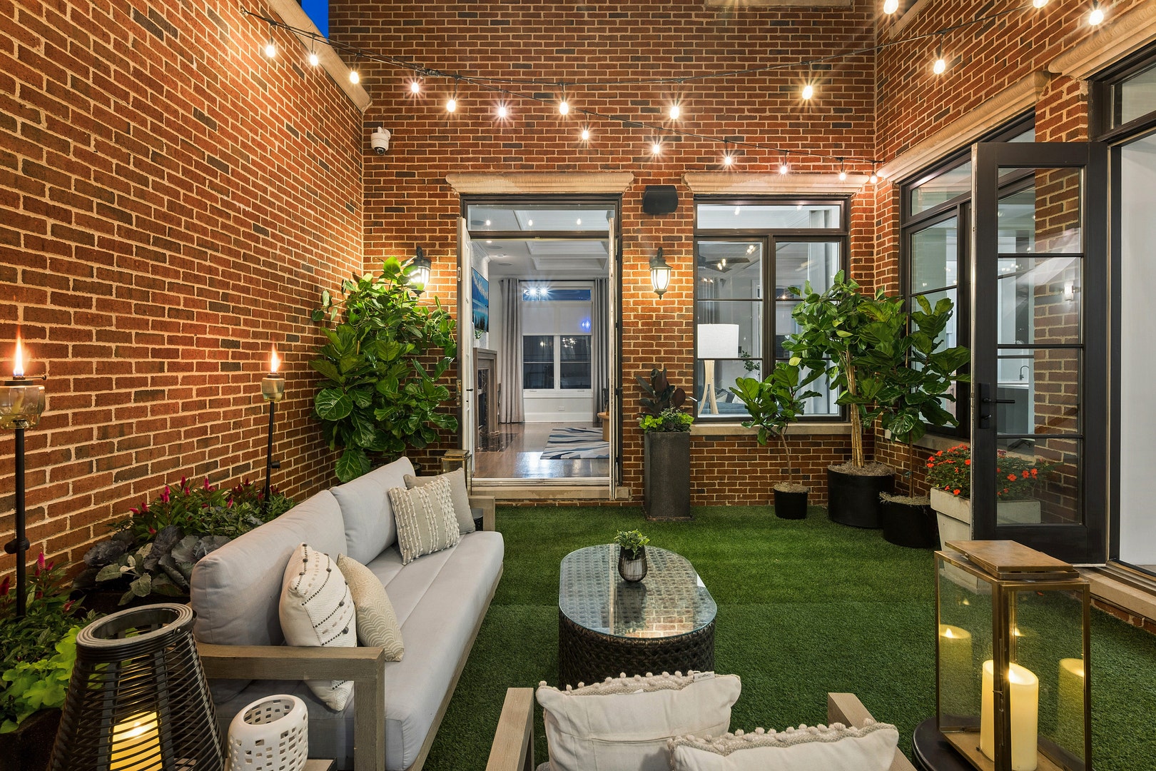 1630 W Surf Street, Chicago, IL 60657