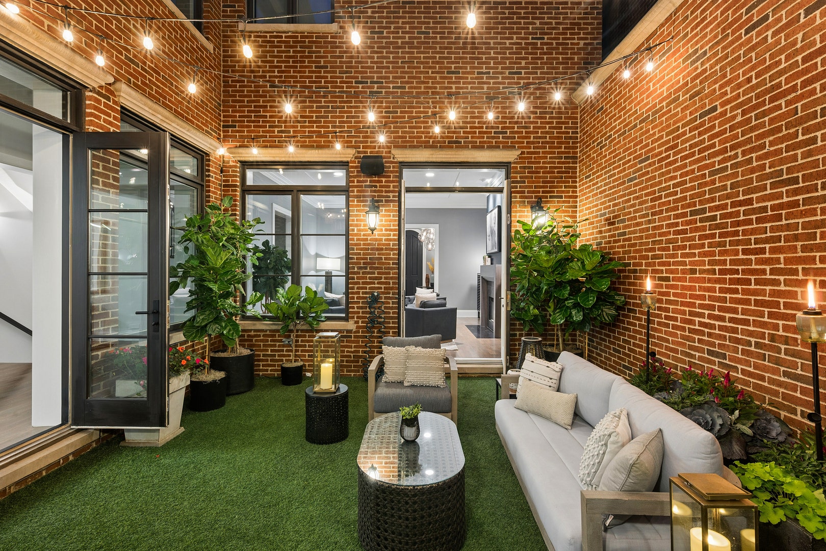 1630 W Surf Street, Chicago, IL 60657