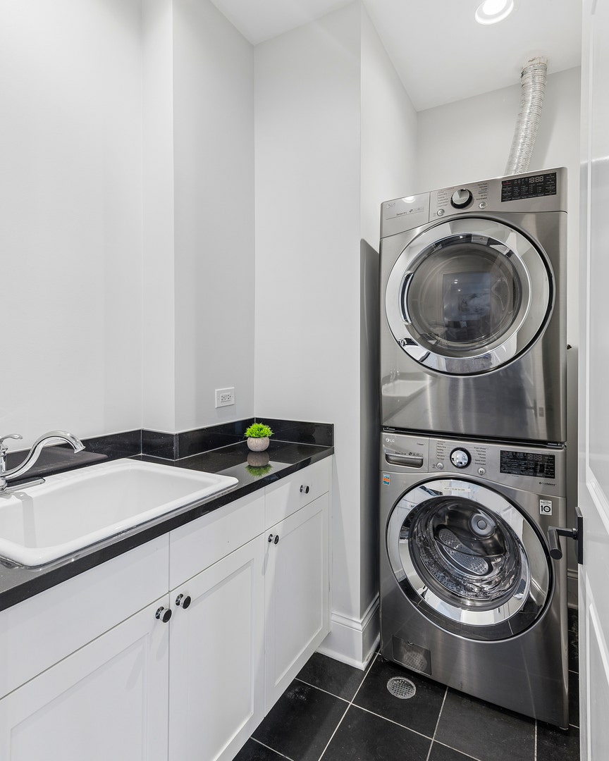 1630 W Surf Street, Chicago, IL 60657
