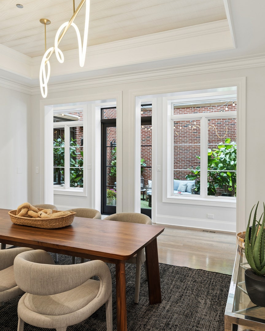 1630 W Surf Street, Chicago, IL 60657