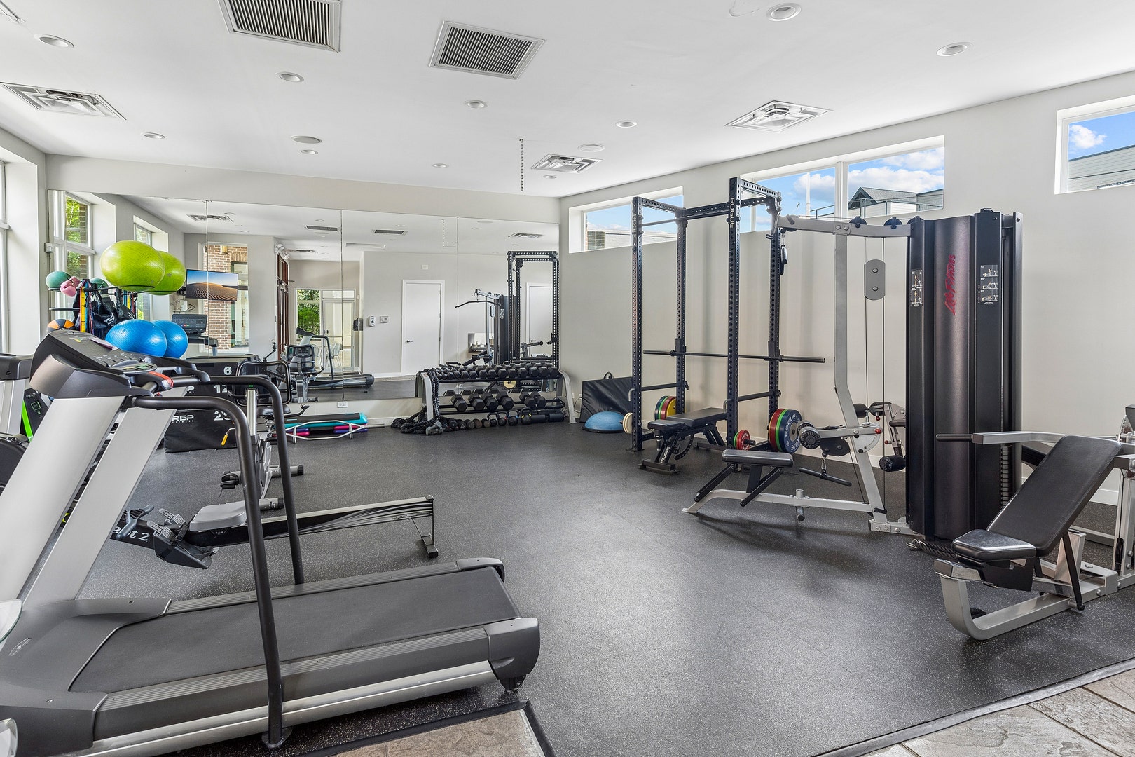 1630 W Surf Street, Chicago, IL 60657