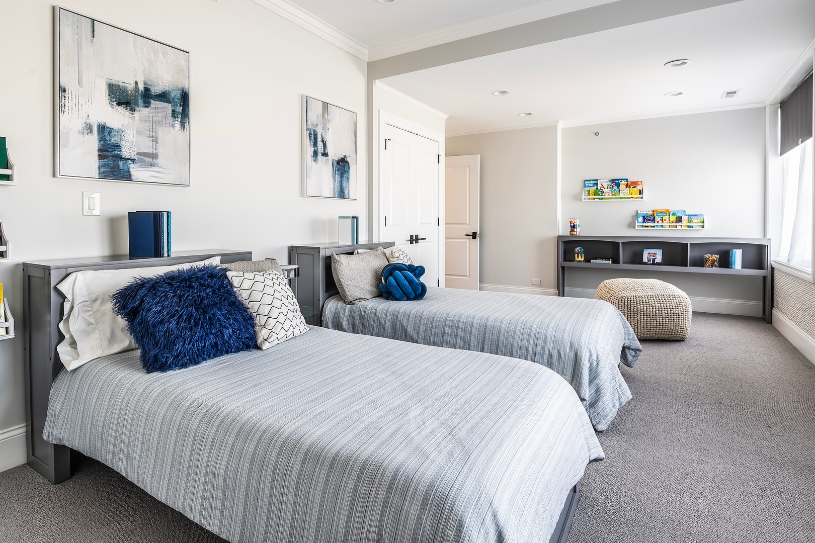 1630 W Surf Street, Chicago, IL 60657
