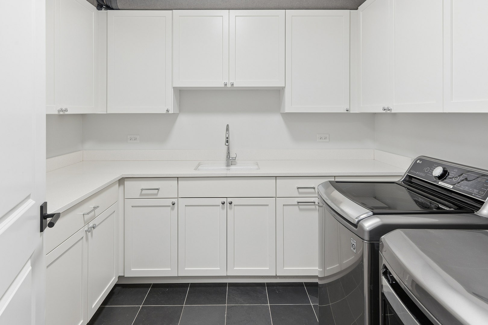 1630 W Surf Street, Chicago, IL 60657