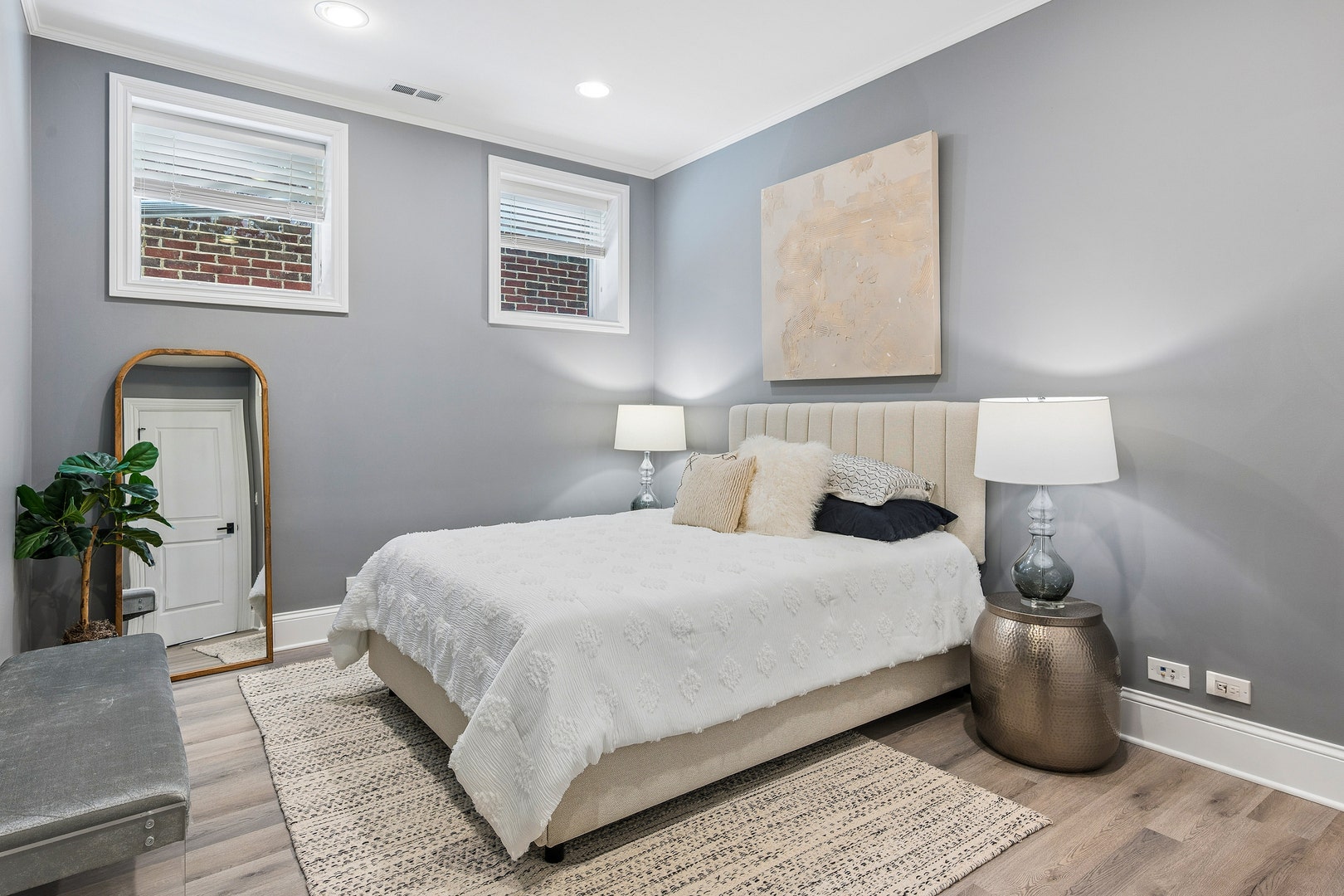 1630 W Surf Street, Chicago, IL 60657