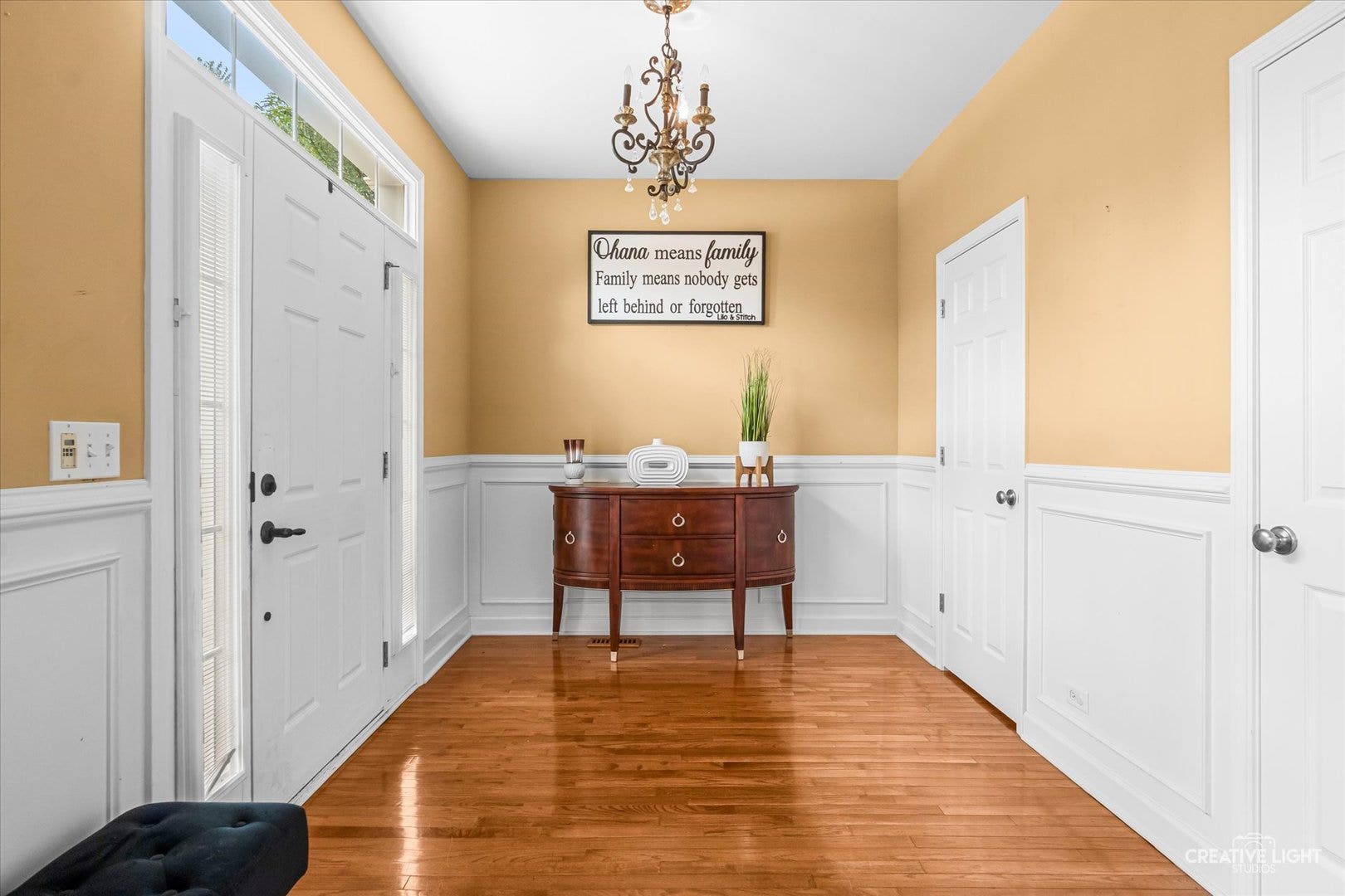 461 Mooresfield Street, Elgin, IL 60124 461 Mooresfield Street, Elgin, IL 60124