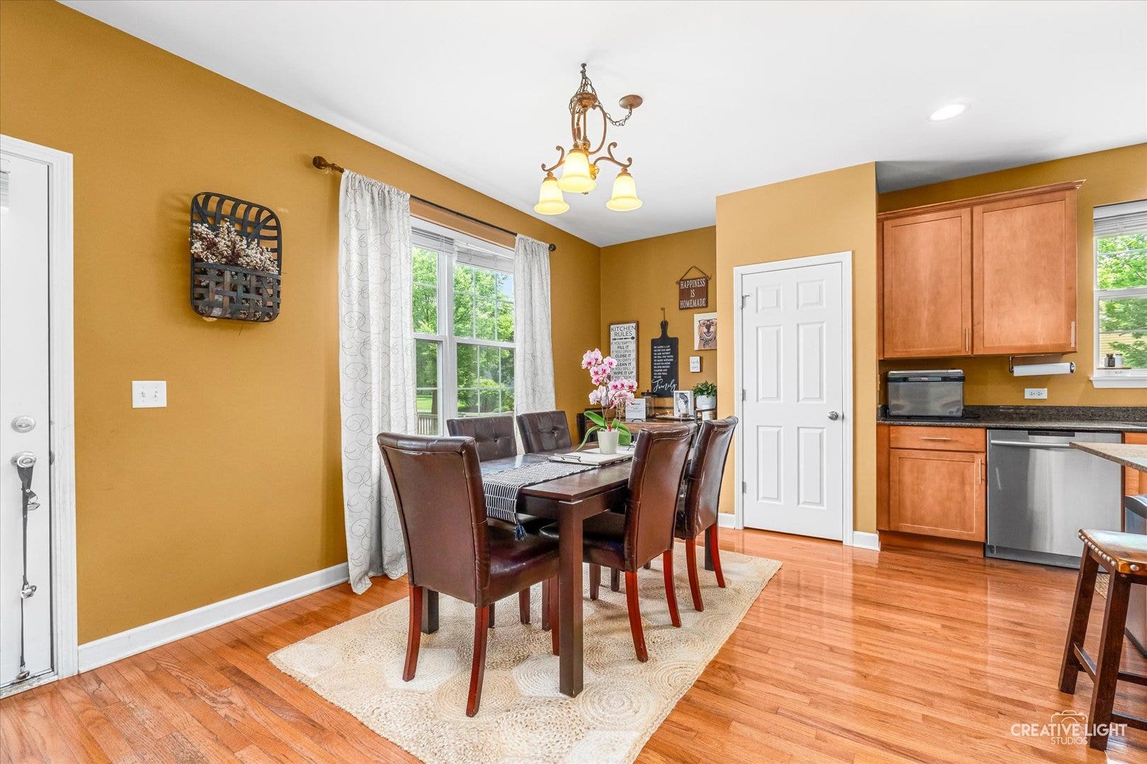 461 Mooresfield Street, Elgin, IL 60124 461 Mooresfield Street, Elgin, IL 60124