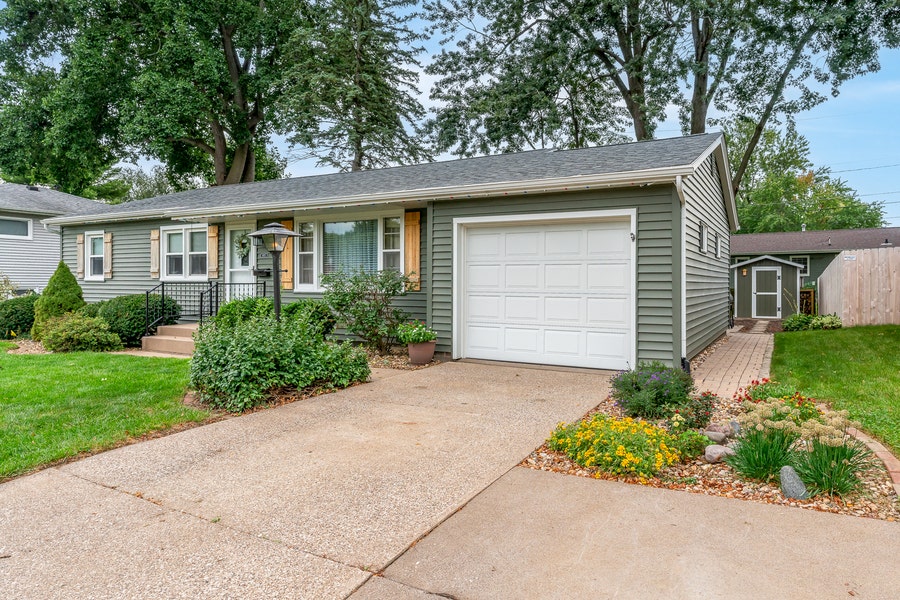 Property photo for 1923 Glenn Street, Bettendorf, IA