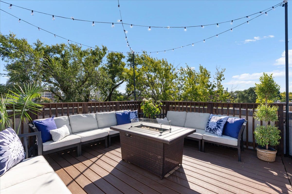 823 W WOLFRAM Street, #3E, Chicago, IL 60657 Rooftop deck private to unit 3E