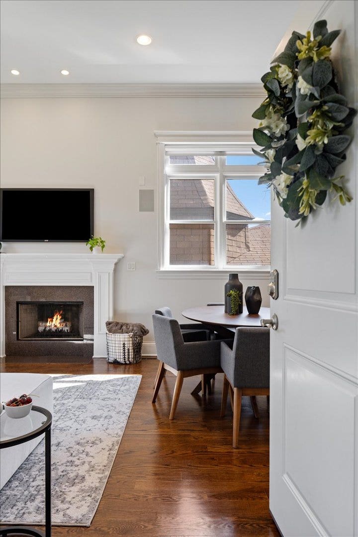 823 W WOLFRAM Street, #3E, Chicago, IL 60657 823 W WOLFRAM Street, #3E, Chicago, IL 60657