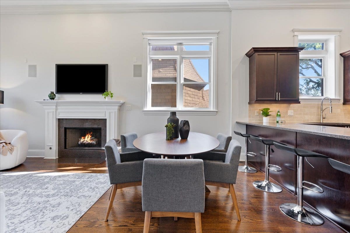823 W WOLFRAM Street, #3E, Chicago, IL 60657 823 W WOLFRAM Street, #3E, Chicago, IL 60657