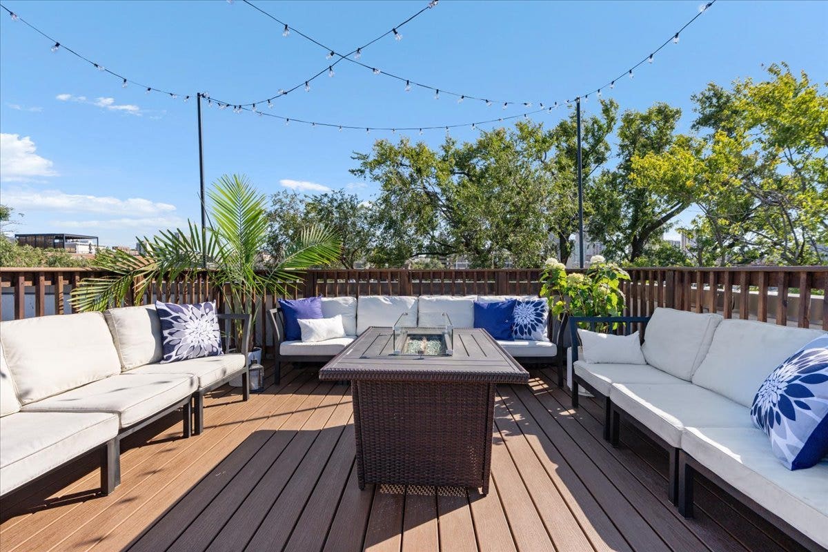 823 W WOLFRAM Street, #3E, Chicago, IL 60657 Rooftop deck private to unit 3E
