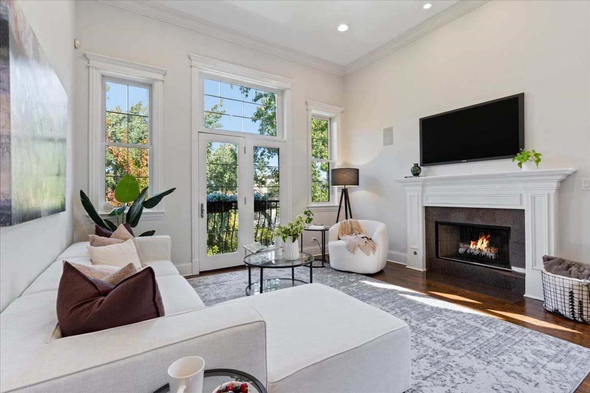 823 W WOLFRAM Street, #3E, Chicago, IL 60657 823 W WOLFRAM Street, #3E, Chicago, IL 60657