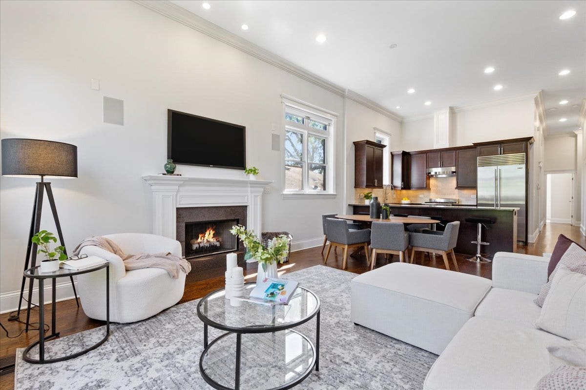 823 W WOLFRAM Street, #3E, Chicago, IL 60657 823 W WOLFRAM Street, #3E, Chicago, IL 60657
