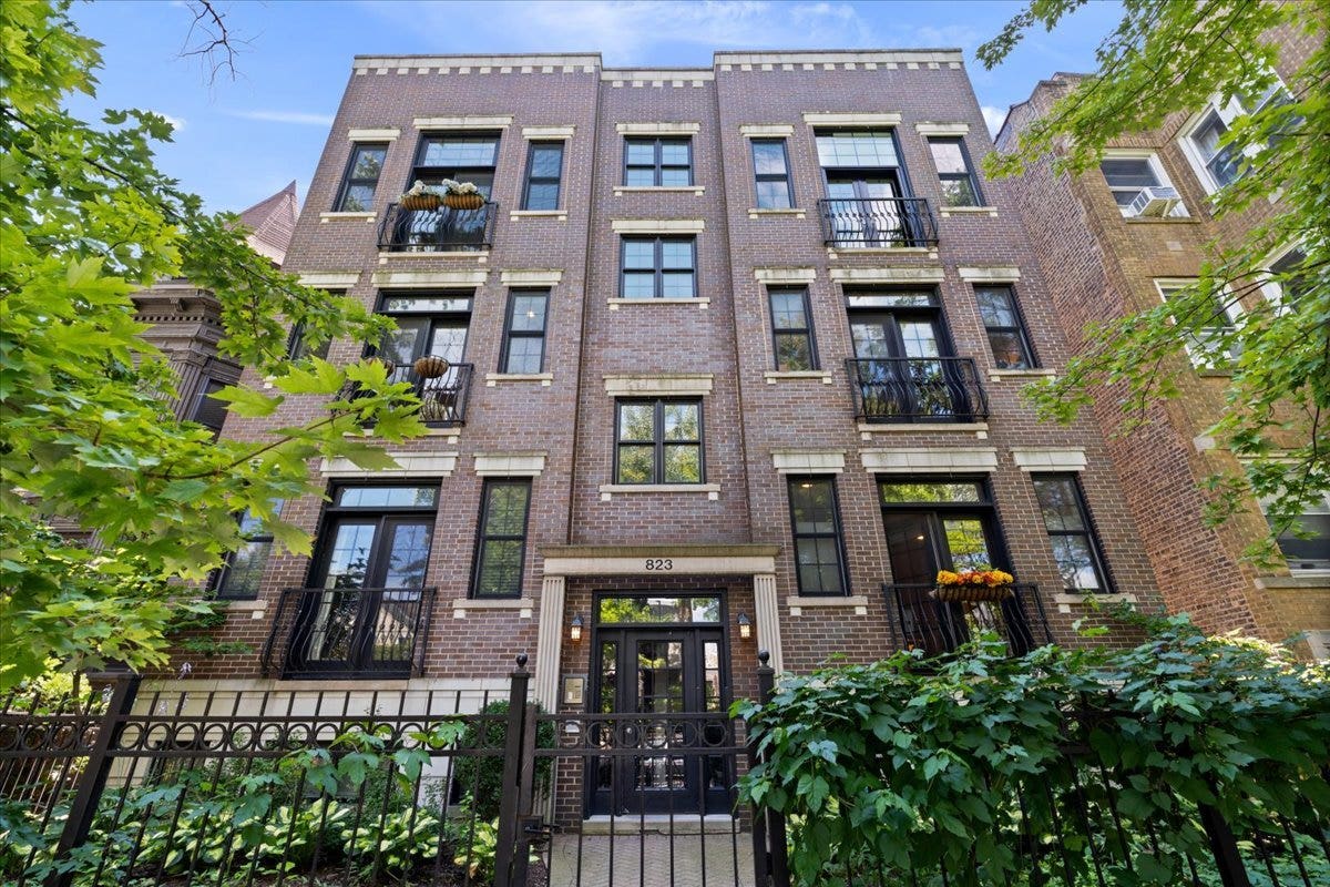823 W WOLFRAM Street, #3E, Chicago, IL 60657 823 W WOLFRAM Street, #3E, Chicago, IL 60657