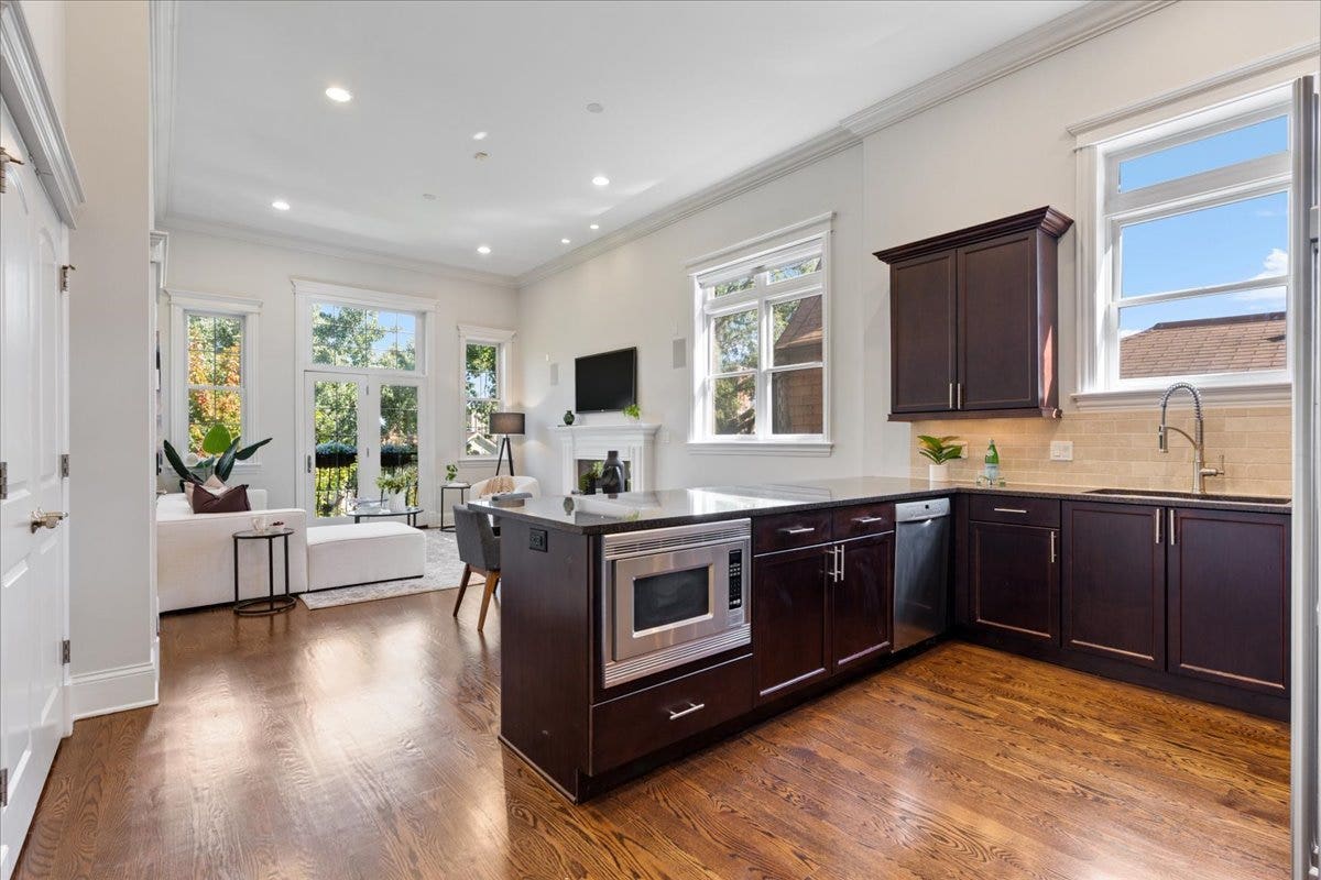 823 W WOLFRAM Street, #3E, Chicago, IL 60657 823 W WOLFRAM Street, #3E, Chicago, IL 60657