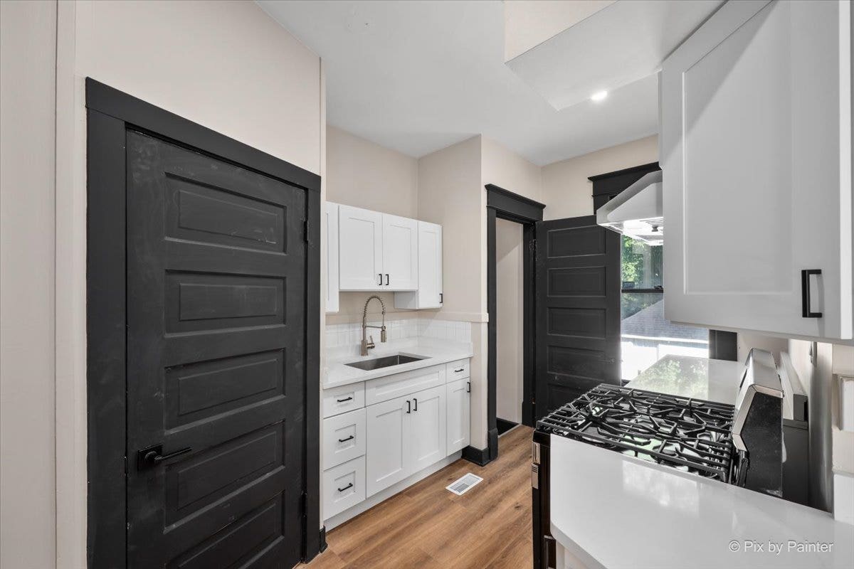468 Locust Street, Elgin, IL 60123 468 Locust Street, Elgin, IL 60123
