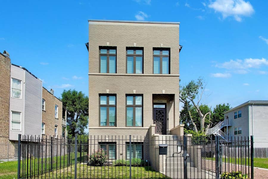 Property photo for 700 E 46th Street, Chicago, IL