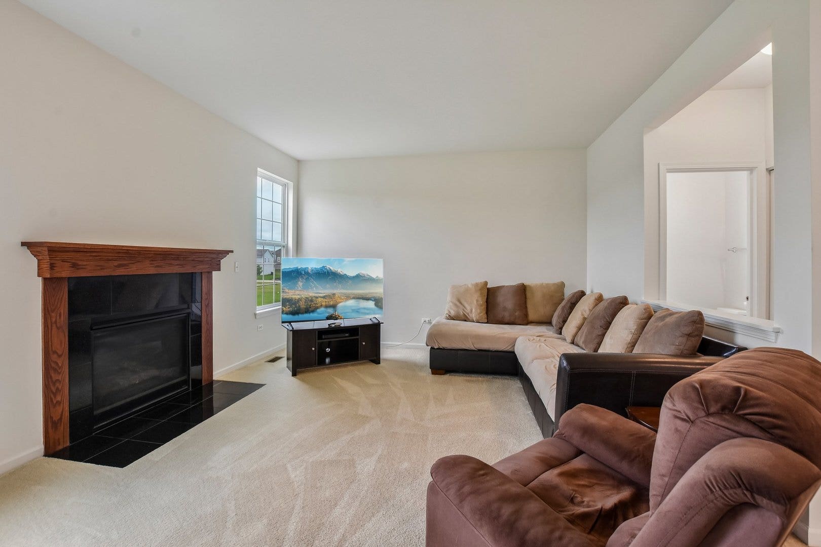 586 WEXFORD Drive, Elgin, IL 60124 586 WEXFORD Drive, Elgin, IL 60124