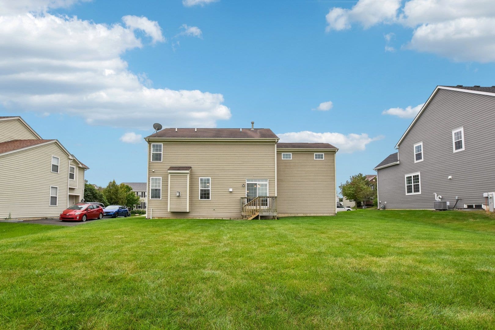 586 WEXFORD Drive, Elgin, IL 60124 586 WEXFORD Drive, Elgin, IL 60124