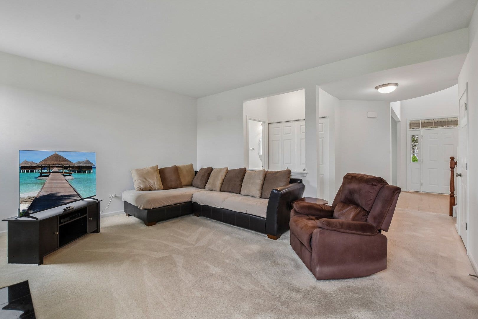 586 WEXFORD Drive, Elgin, IL 60124 586 WEXFORD Drive, Elgin, IL 60124