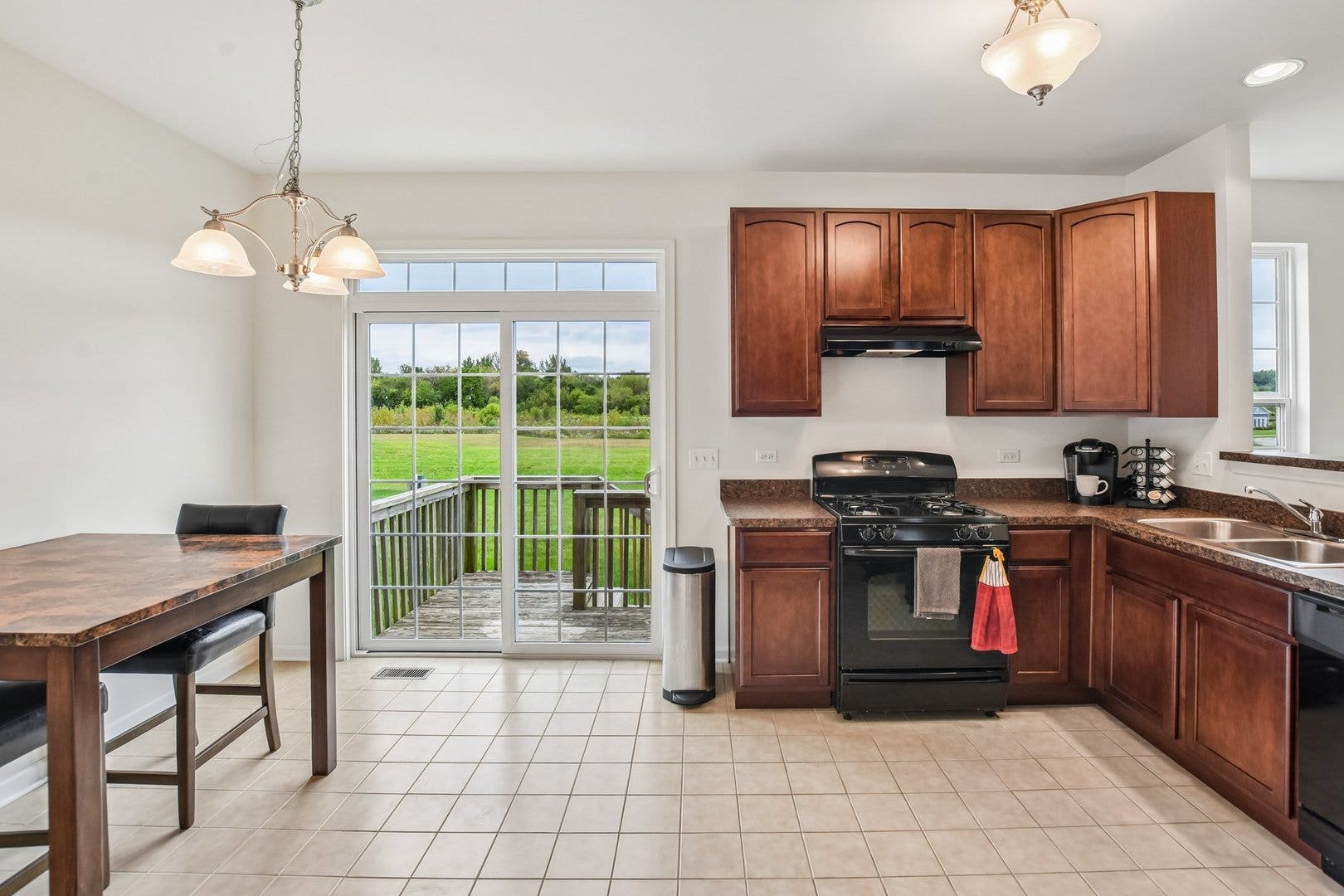 586 WEXFORD Drive, Elgin, IL 60124 586 WEXFORD Drive, Elgin, IL 60124