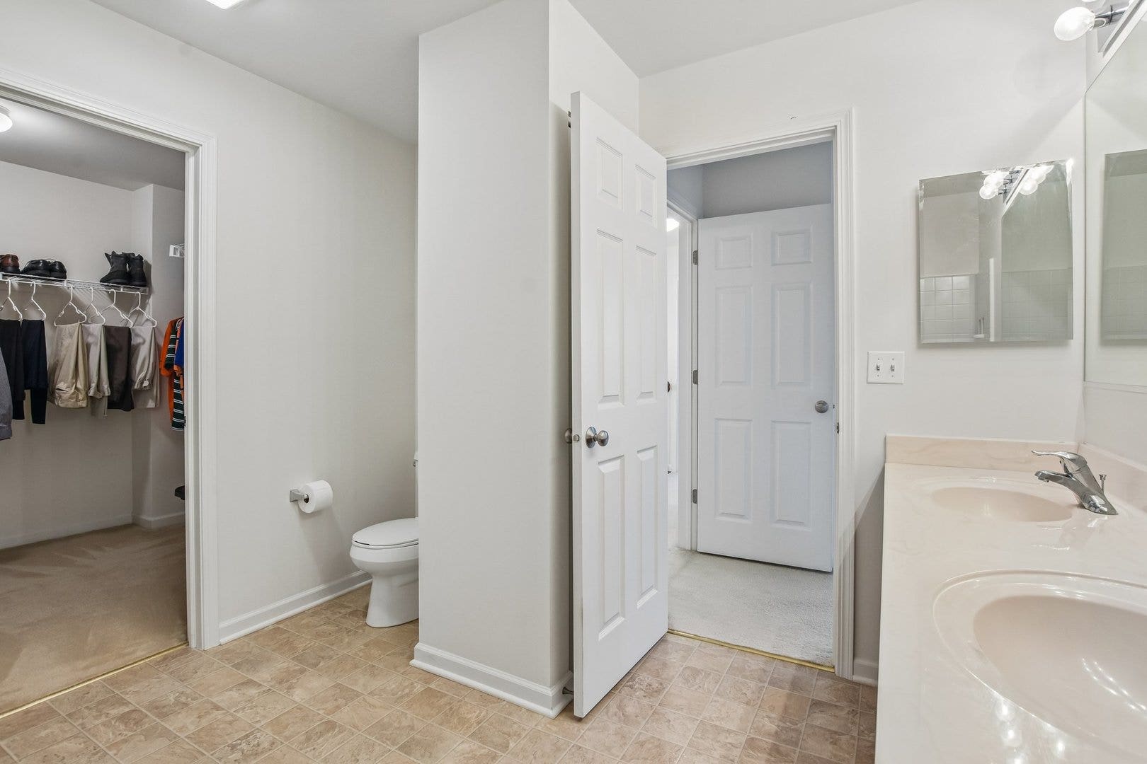586 WEXFORD Drive, Elgin, IL 60124 586 WEXFORD Drive, Elgin, IL 60124