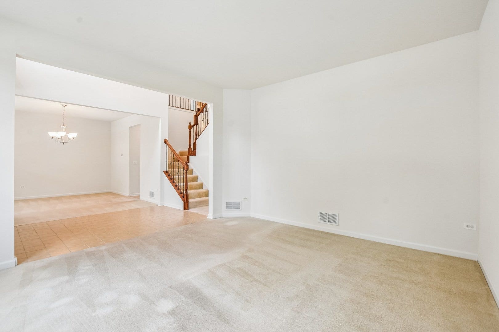 586 WEXFORD Drive, Elgin, IL 60124 586 WEXFORD Drive, Elgin, IL 60124