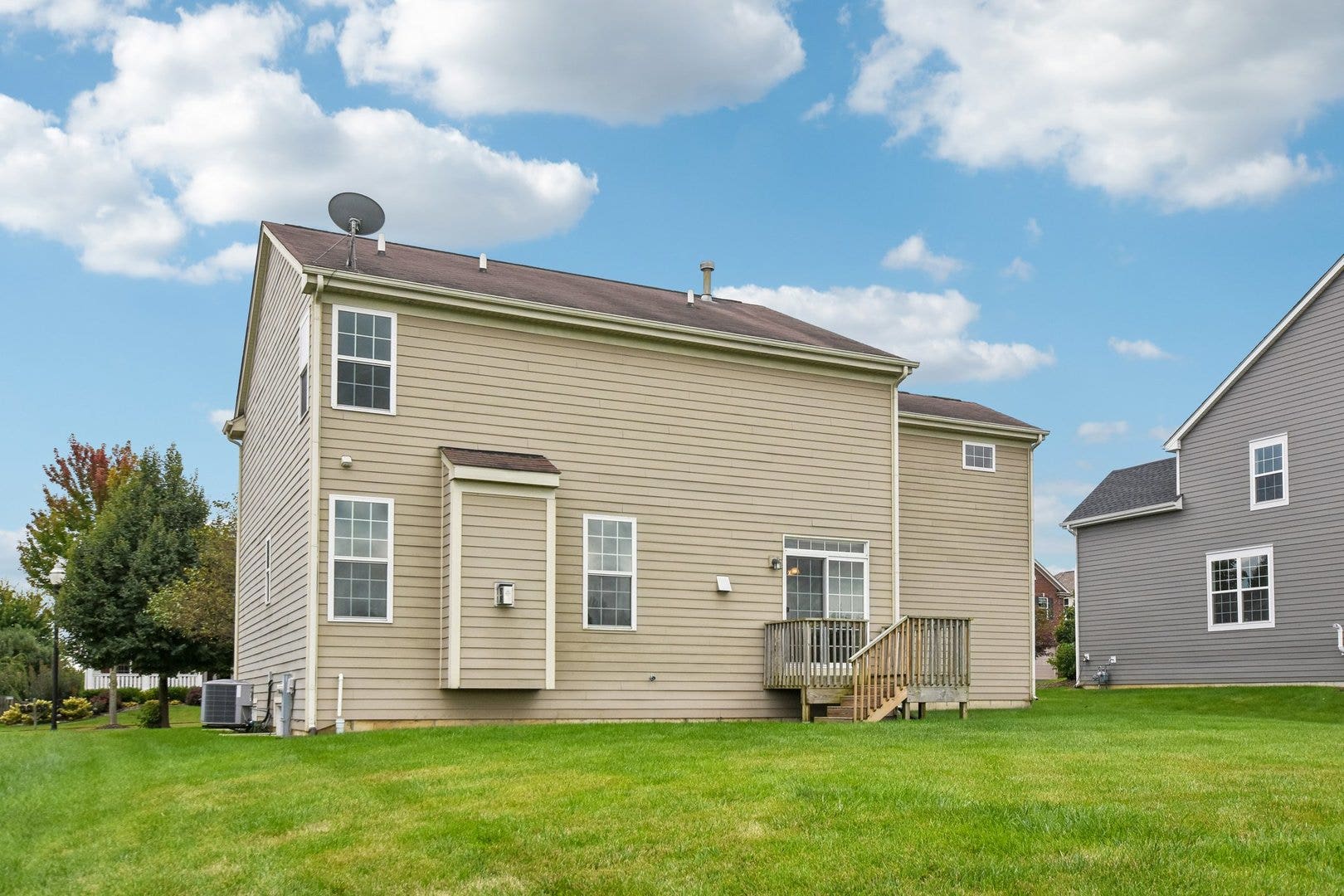 586 WEXFORD Drive, Elgin, IL 60124 586 WEXFORD Drive, Elgin, IL 60124