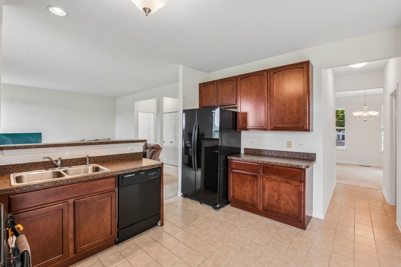 586 WEXFORD Drive, Elgin, IL 60124 586 WEXFORD Drive, Elgin, IL 60124