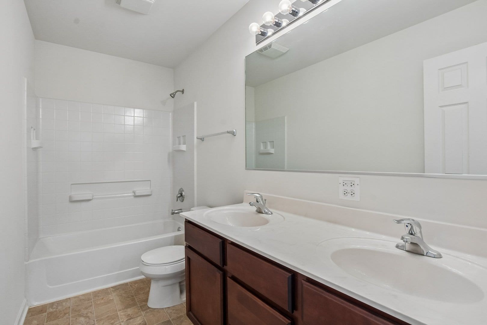 586 WEXFORD Drive, Elgin, IL 60124 586 WEXFORD Drive, Elgin, IL 60124