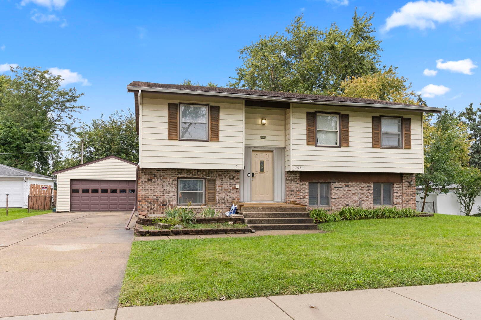 1307 Edgerton Drive, Joliet, IL 60435 1307 Edgerton Drive, Joliet, IL 60435