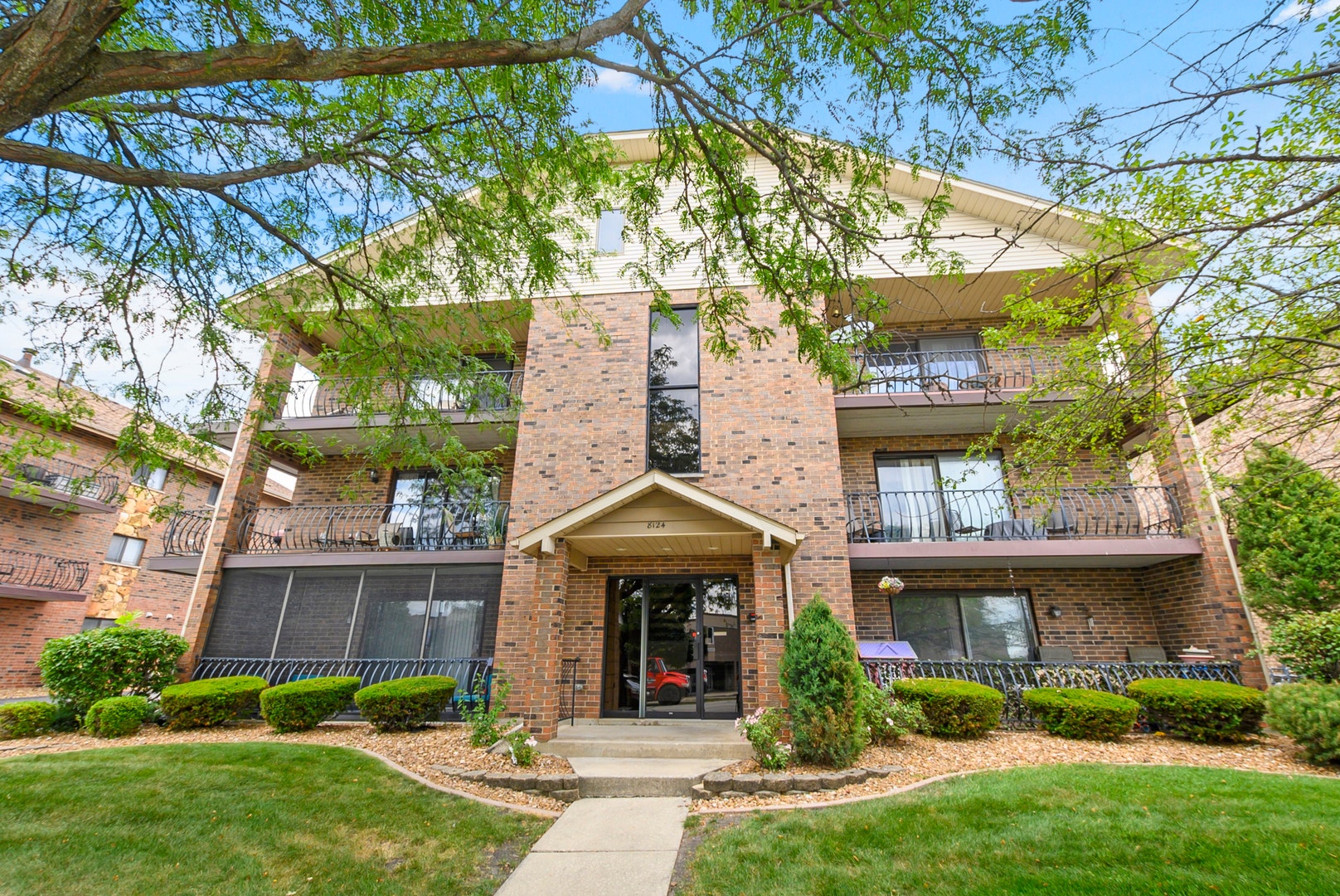 8124 169th Street, #2E, Tinley Park, IL 60477