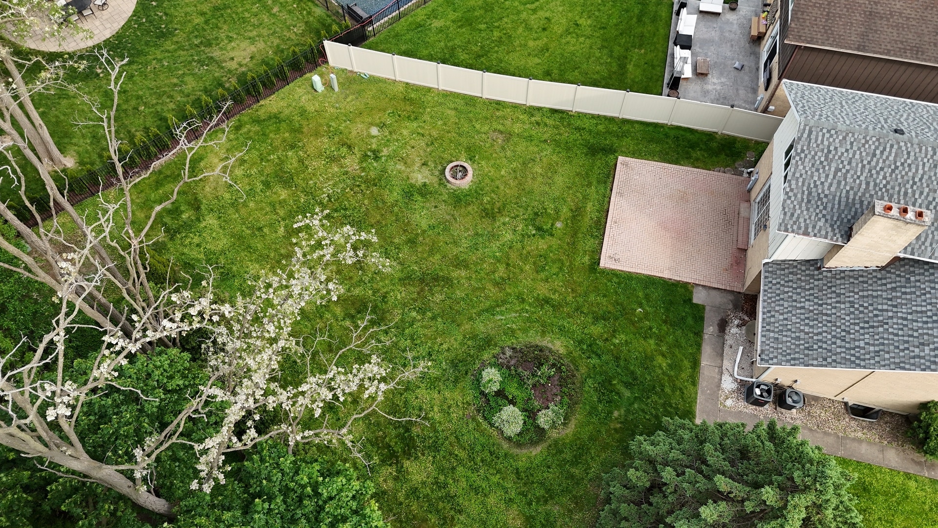 8315 Helen Court, Downers Grove, IL 60516 8315 Helen Court, Downers Grove, IL 60516