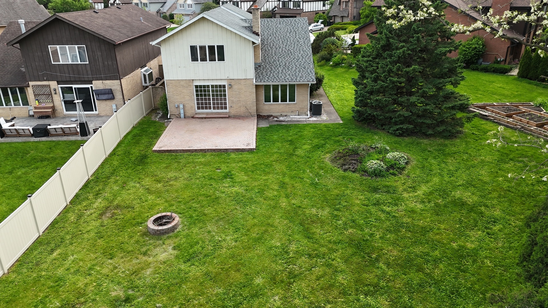 8315 Helen Court, Downers Grove, IL 60516 8315 Helen Court, Downers Grove, IL 60516