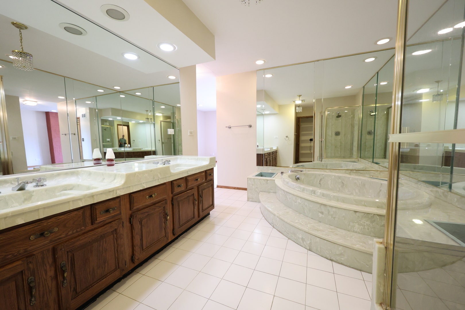 8315 Helen Court, Downers Grove, IL 60516 8315 Helen Court, Downers Grove, IL 60516