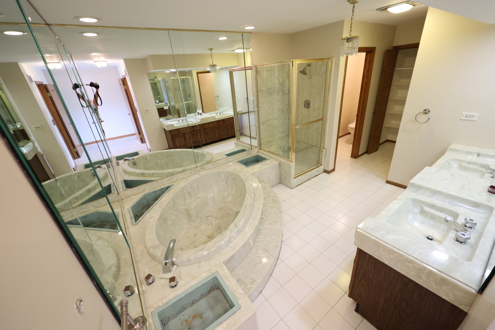 8315 Helen Court, Downers Grove, IL 60516 8315 Helen Court, Downers Grove, IL 60516